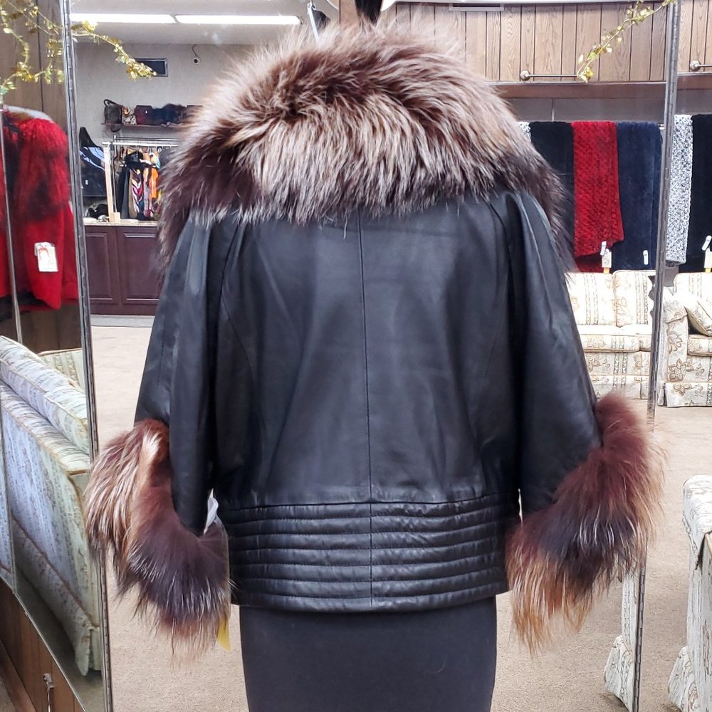 Lamb Leather Cape Jacket with Fox Fur Trim - Picture 3 of 3